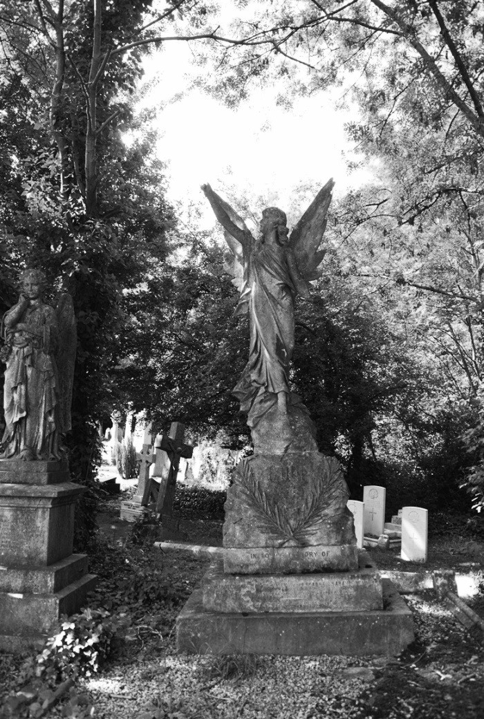 Engel Friedhof Statue